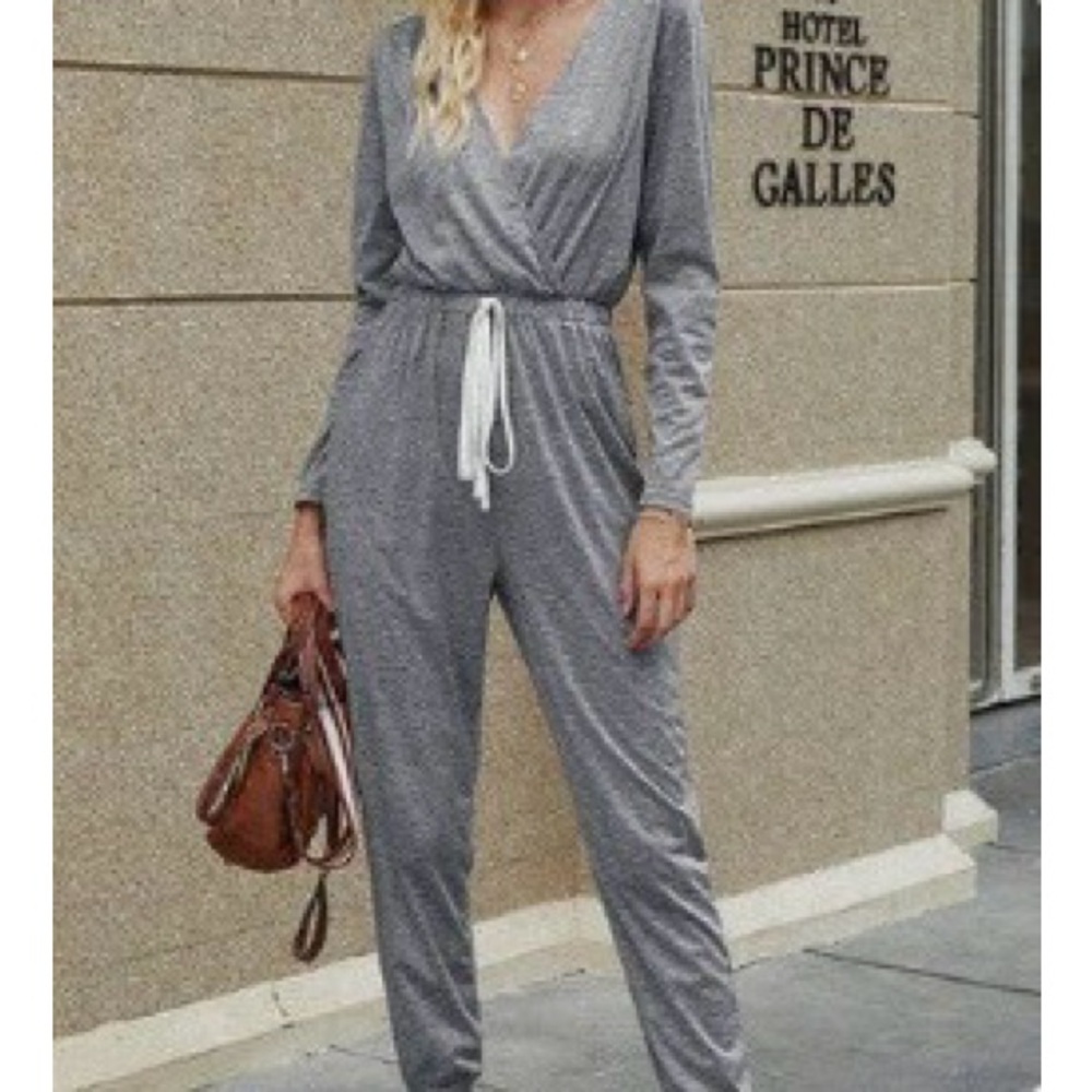 1004. Gray Long Sleeve Jumpsuit